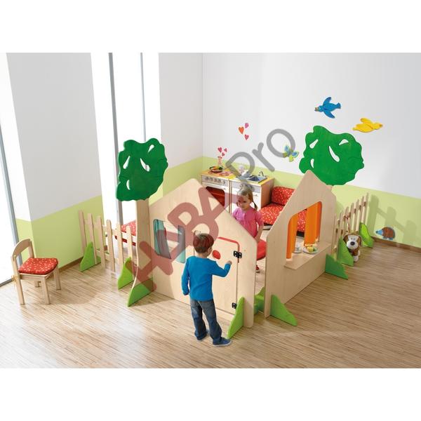 Domek z oknem i krzaczkami