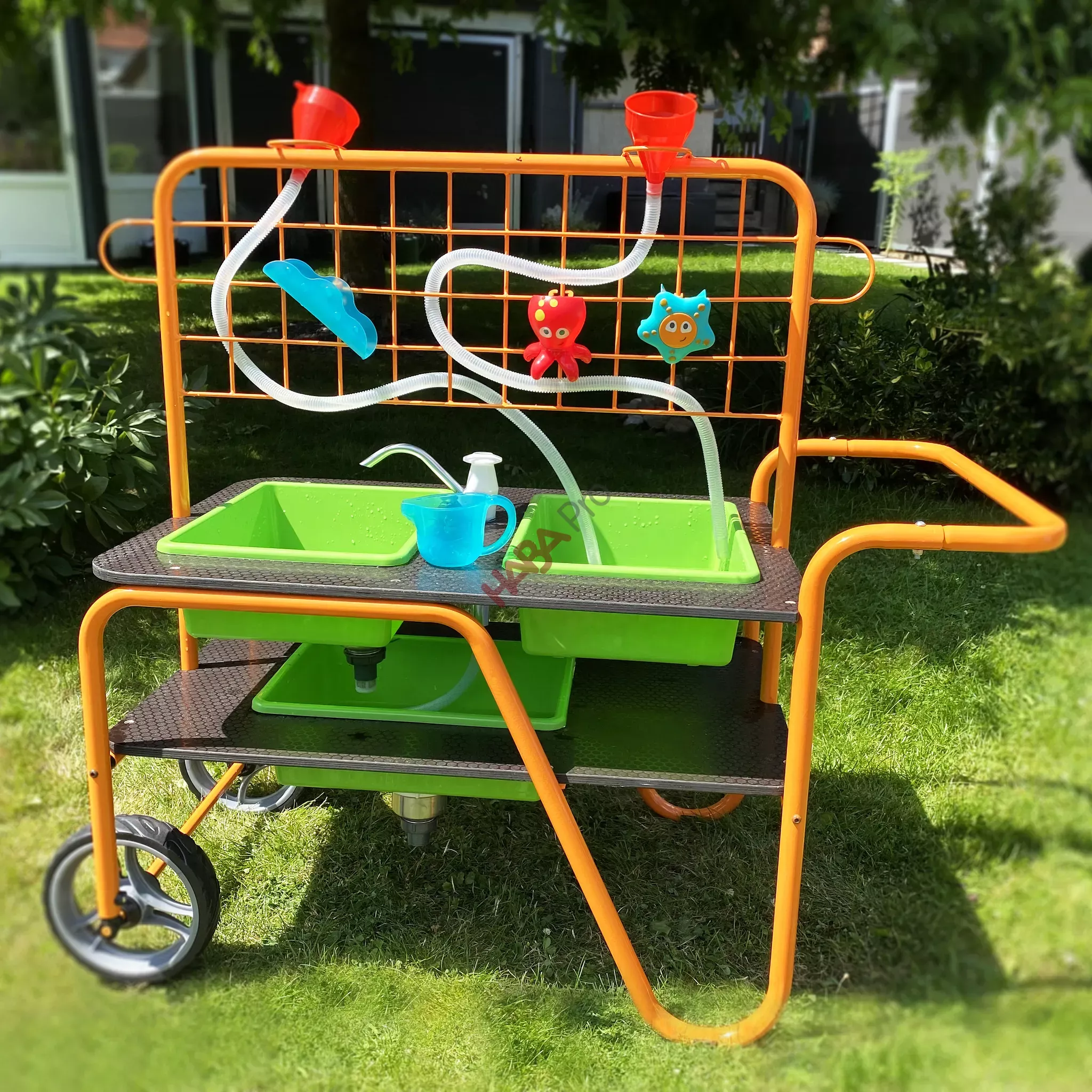 Mobilny stół wodny