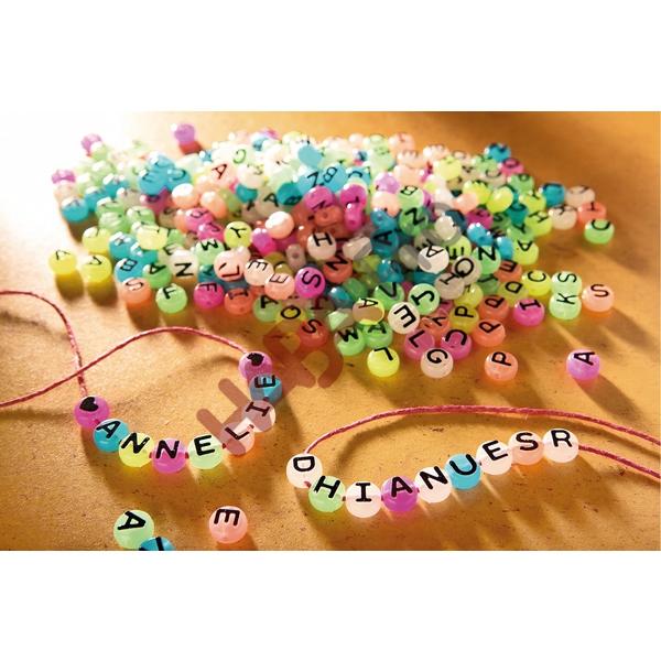 Fluorescencyjne korale z literkami ok. 350sztuk